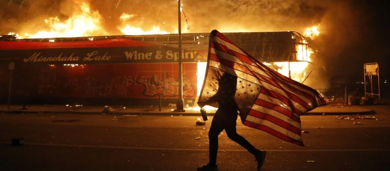 Ταραχές στις ΗΠΑ: Απαγόρευση κυκλοφορίας και στη Νέα Υόρκη - Διπλασιάζονται οι αστυνομικές δυνάμεις